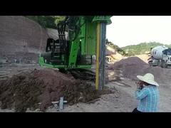 Wie ist die typische Arbeitstiefe einer hydraulischen und einer rotierenden Bohrplattform?