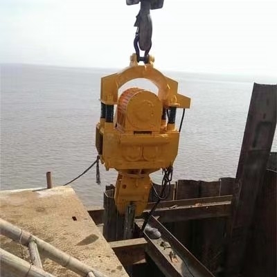 Hocheffiziente Piling-Ausrüstung 60kw Elektrokran Vibro Pile Hammer für Blechhaufen